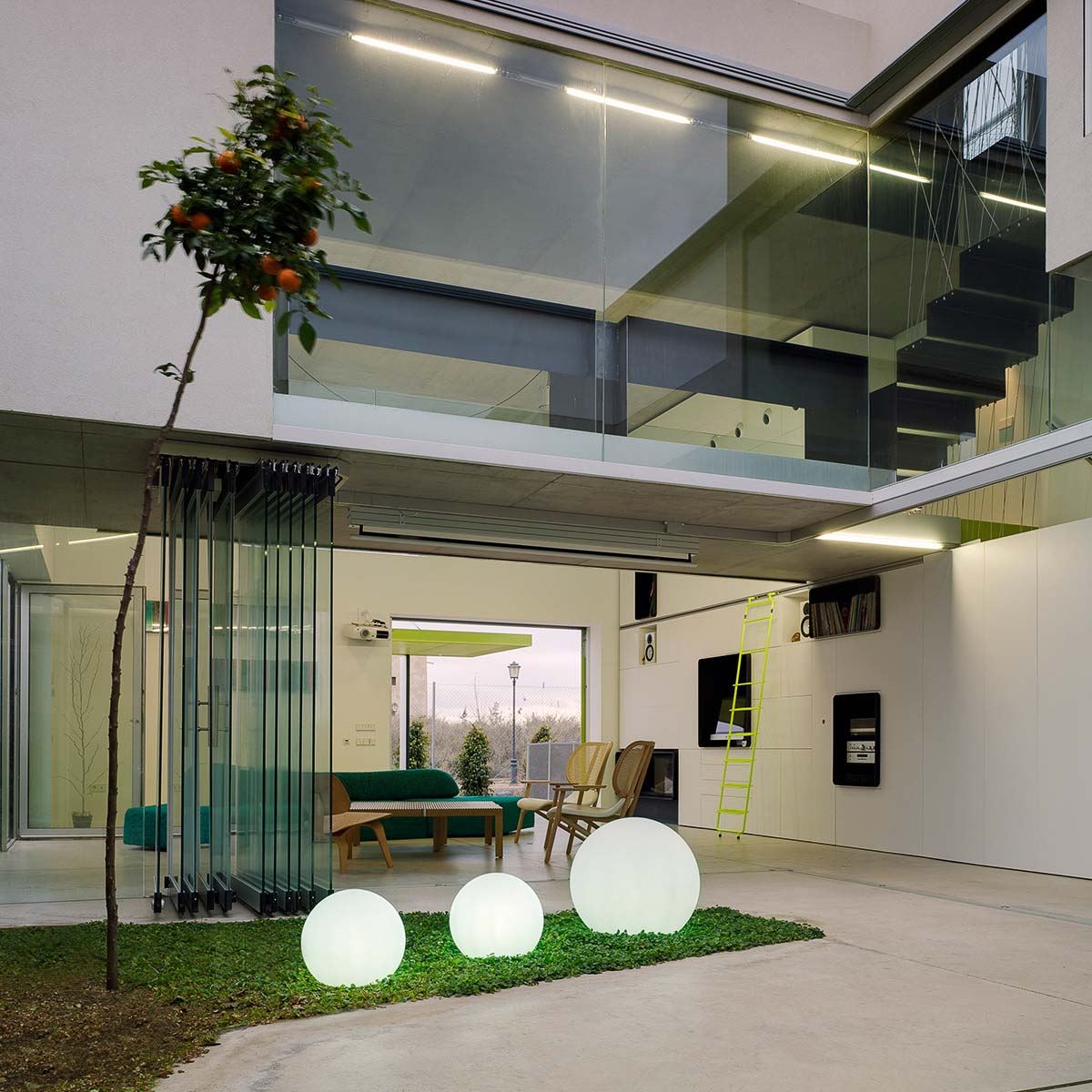 Isusaro solar lichtbol