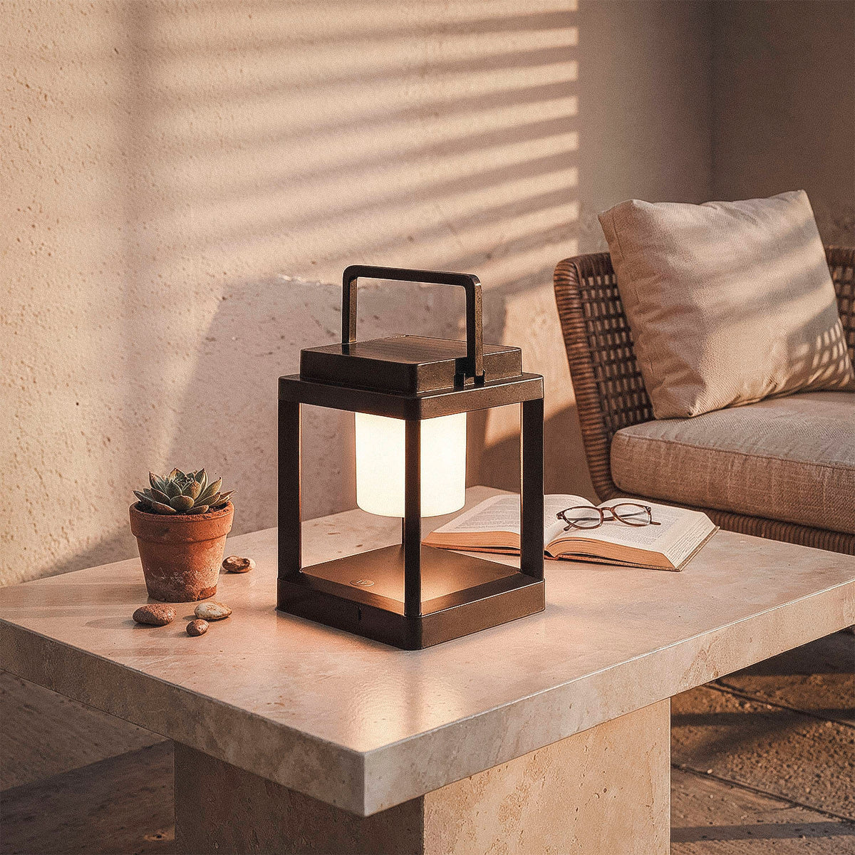 Peraro solar tafellamp buiten