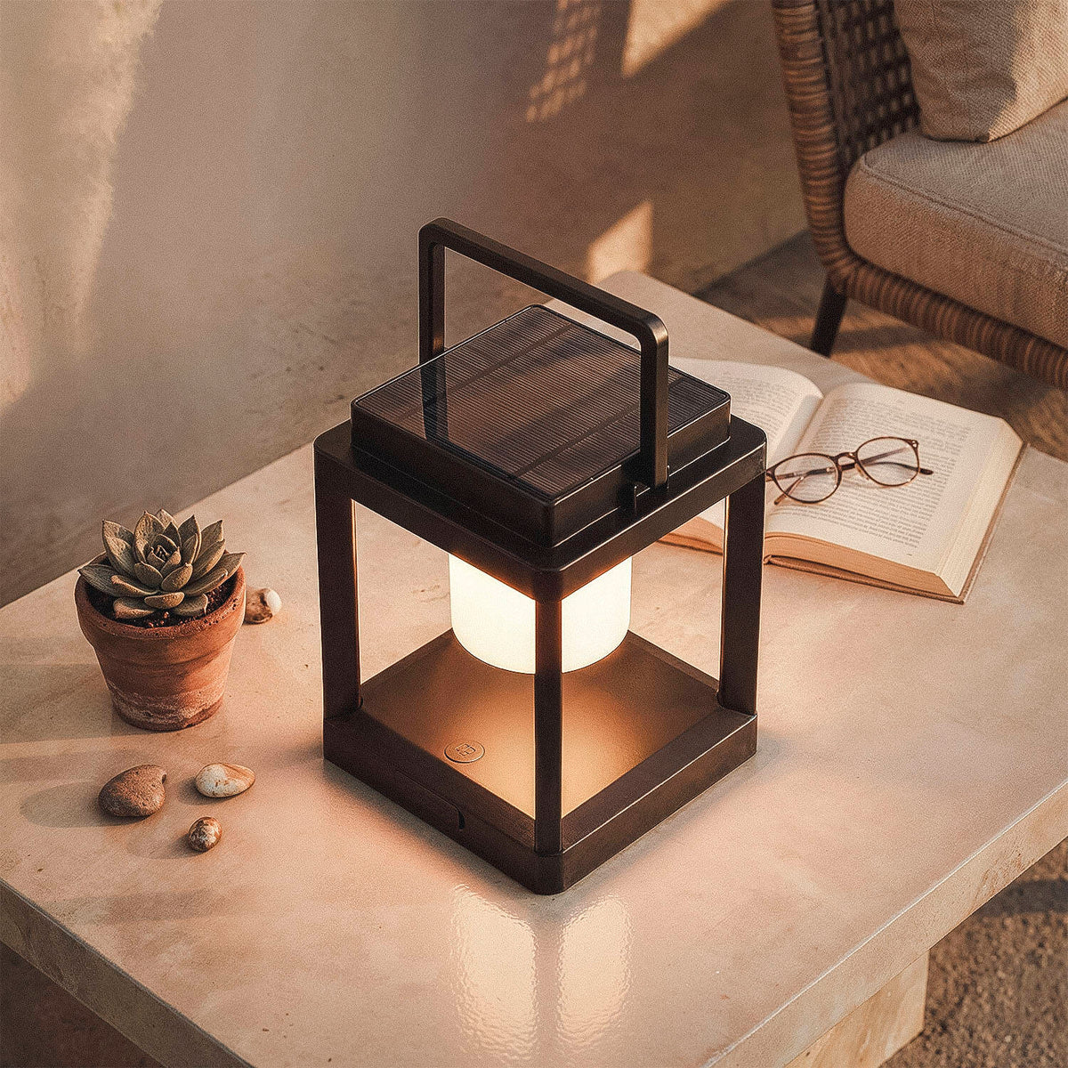 Peraro solar tafellamp buiten